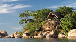Mosambik umschließt das land im osten und süden, während es im westen an sambia . Wild Places Safaris Malawi