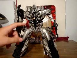 Removable backdrop display brings the forest fight scene with megatron and optimus prime to life before your eyes. Soundout Review Transformers Revenge Of The Fallen Leader Class Megatron Youtube