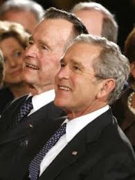 Bush (nascut el 6 de juliol de 1946) és des de l'any 2001 el 43é president dels estats units. 100 Bush Family Ideas Bush Family American Presidents Presidents
