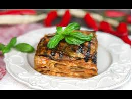 Segui la video ricetta, spiegazione dettagliata, lista ingredienti, materiale occorrente, proprietà nutrizionali, foto e tanto altro. Lasagne Di Parmigiana Di Melanzane Primo Piatto Di Una Bonta Infinita Eggplant Lasagna Recipe Youtube