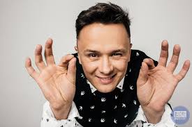 Ведущий Илья Соболев