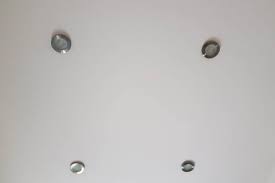 Wenn sie eine betondecke haben, dann müssen sie aber trotzdem nicht auf den einsatz von led spots verzichten, denn sie haben auch die möglichkeit sogenannte lichtsegel zu bauen, in diese können sie dann die spots einbauen. Locher Fur Spots Bohren Vorgangsweise In Unterschiedlichen Materialien