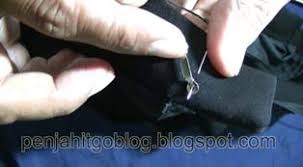 Cara mengakali fashion items yang kekecilan agar tetap bisa dipakai (foto: Cara Memasang Kancing Kait Atau Kancing Hak Yang Di Jahit Pada Ban Pinggang Celana Atau Rok