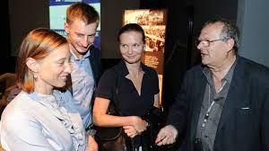 Złe nastroje w wyborczej, michnik grozi odejściem. Kramek I Fundacja Otwarty Dialog Pod Lupa Msz Rozwaza Wyznaczenie Przymusowego Zarzadcy Tvp Info