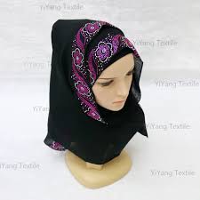 Biar kamu tidak penasaran dengan baju renang muslimah, yuk kita lihat bagaimana model bajunya zaskia sungkar terlihat mengenakan baju renang muslimah yang simpel berwarna ungu tua dengan motif berwarna pink. Baju Wanita Muslim Gaya Muda Jilbab Atas Dan Abaya Buy Hijab Dan Abaya Muda Gaya Hijab Dan Abaya Atas Jilbab Dan Abaya Product On Alibaba Com