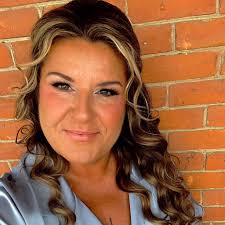 This Saturday we had the privilege of honoring Carol Slaughter's retirement  from Sunset Speedway. Carol and the entire Slaughter family have been apart  of Sunset Speedway since 1986. We don't know anyone