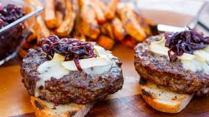 Alla fine, aggiustate di sale e pepe, e servite il fegato alla veneta ben caldo. Come Preparare Le Cipolle Caramellate All Aceto Balsamico Per L Hamburger Di Carne Perfetto Wine Dharma