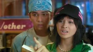 Review Me vs High Heels: Sasha Tampil Feminim Demi Arnold