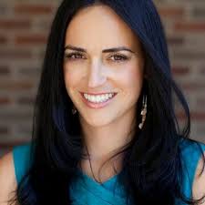 Leslie Corrales (@AnalaMichelle)