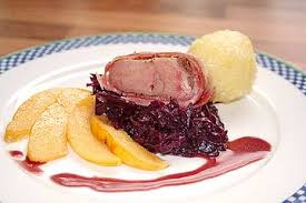 Wildschweinrucken Im Speckmantel Mit Karamellisierten Quitten Und Rotwein Holunder Sauce Von Feuervogel Chefkoch