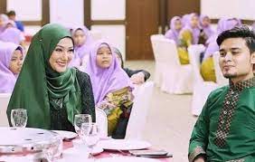 Penyanyi, shahir, enggan menjaja kisah hubungannya dengan aktres, erra fazira, sebaliknya menumpukan perhatian pada saingan akhir program realiti, af megastar, hujung minggu ini. Allah Tidak Tunjukkan Jalan Dan Tidak Permudahkan Erra Fazira Reda Hubungan Cinta Dengan Shahir Berakhir Hiburan Mstar