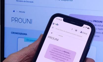 Prouni: prazo para comprovar informações de inscrição termina nesta sexta | CNN Brasil