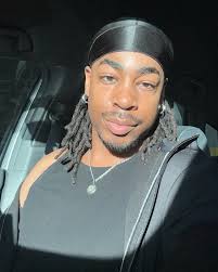 The sun hit me and I simply couldn't resist, happy love day❤️ #selflove