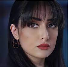لحظة القبض على مندوب الرئاسة «المزيف» في عزاء «عمر عبد الرحمن». ØºØ§Ø¯Ø© Ø¹Ø¨Ø¯ Ø§Ù„Ø±Ø§Ø²Ù‚ ØªØ«ÙŠØ± Ø­ÙŠØ±Ø© Ø§Ù„Ø¬Ù…Ù‡ÙˆØ± Ø¨Ù‡Ø°Ù‡ Ø§Ù„ØµÙˆØ±Ø©