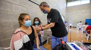 La secretaría de salud anunció que para este domingo se espera aplicar 3 mil 900 de vacunas contra el covid 19 dirigidas al personal de salud que laboran el la en el centro de vacunación covid 19 en tlalpan en la ciudad de méxico personal de la llamada operación chapultepec y de hospitales covid. 9e3xhy46uoty7m