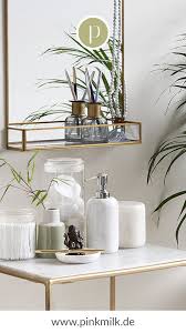 Eine Elegante Dekorationsidee Die Dich Jeden Tag Auf S Neue Begeistern Wird Badaccessoires Aus Mamor Clean Und Elegant Ein Badezimmer Badezimmer Deko Deko