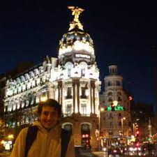 El papel de vives le hizo acreedor al premio simón bolívar al mejor actor de ese año. Juan Carlos Garcia Ardila