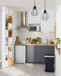 Retrouvez chez leroy merlin notre sélection de 862 produits, au prix le plus juste, sur un large choix de marques et de références, disponibles en magasin ou livrés rapidement à votre domicile. Plinthe Gris Fonce Delinia Id H 10 X L 2 4 M X Ep 13 Mm Leroy Merlin