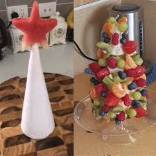Crackers line the bottom to make the picture complete. Fab And Festive Diy Healthy Fruit Christmas Tree And Wreath