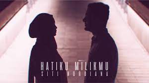 Waktu kan berlalu tetapi tidak cintaku dia mau menunggu untukmu untukmu. Lirik Lagu Hatiku Milikmu Siti Nordiana