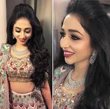 On your big day, let your naturally black hair show itself off. Bridal Hairstyles Ideas For Reception 2019 Trendy Reception Hairstyles