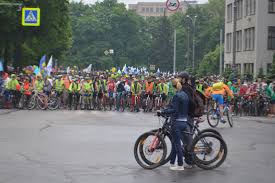Учасників на площі свободи у центрі харкова. V Harkove Sostoyalsya Tradicionnyj Xiii Veloden Foto