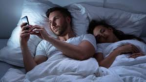 Satu diantara permasalahan yang sering dihadapi pasangan suami istri yakni adalah perselingkuhan. Bunda Kenali 7 Ciri Ciri Suami Mulai Coba Selingkuh Dengan Wanita Lain