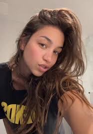 Mayra Schulz's Instagram, Twitter & Facebook