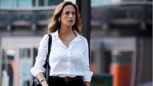 Ünlülerin kim olduklarıyla, boy ve kilolarıyla, kaç yaşında olduklarıyla alakalı bilgiler paylaşan, ünlüler hakkında her türlü bilgiye ulaşabileceğiniz web sitesidir. Canan Erguder Besinci Kemoterapi Bitti Magazin Haberleri Ntv