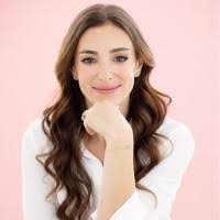 Annette Fisher's Instagram, Twitter & Facebook