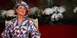 La princesse delphine a assisté au défilé de la fête nationale pour la première fois depuis qu'elle a été reconnue comme la fille du roi albert ii. F20u4zbpg9cvlm