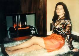As for the priceless archive footage, from before the marriage was torn apart by scandal and tragedy. Liebe Wahnsinn Und Ein Erschlagenes Kindermadchen Die Lady Und Das Biest Stern De