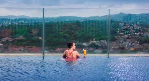 Tak hanya dekat dengan objek wisata, namun hotel ini terbilang tak hanya mendapat sarapan, anda juga akan mendapat fasilitas lain seperti kolam renang ramah anak, restoran, layanan kamar selama 24 jam. 10 Hotel Dengan Kolam Renang Di Bandung Di Bawah Rp 500 Ribu