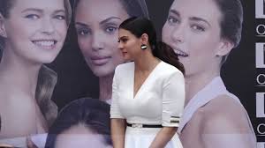 Led by ajay devgn, the cast includes kajol, saif ali khan, neha sharma, sharad kelkar and luke kenny. Kajol Runs And Gives Hand Sanitizer To Shahrukh Khan Latest Bollywood Gossips 2020 Youtube