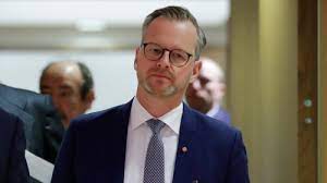 Hur mikael damberg skall ni kunna komma till rätta med detta problem när ni inte ens vågar tala om detta faktum? Sveriges Inrikesminister Damberg Till Svt Vi Ar Redo Att Hava Gravfriden Kring Estonias Vrak Utrikes Svenska Yle Fi