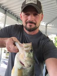What lakes have smallmouth bass in Omaha?