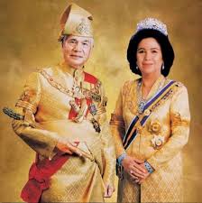 Damai, sejuk, impian, menyenangkan, cantik, segar, indah, lalu apa lagi? Kenali Wajah Wajah Raja Permaisuri Agong Pertama Hingga Yang Terkini Nona