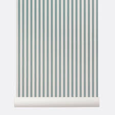Si vous avez hâte de décorer votre espace de manière simple mais avec de simples détails à rayures, ce papier peint à rayures est votre choix. Papier Peint Rayures Verticales Bleu Et Blanc Par Ferm Living Collection Thin Lines