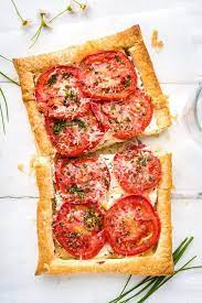 These Super Easy Vegetarian Puff Pastry Tomato Tarts With Feta And Ricotta Make An Excellent Starter Or Tomato Tart Puff Pastry Recipes Savory Easy Vegetarian