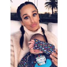 A atriz e apresentadora de 36 anos usou as redes sociais para divulgar o nascimento do primeiro filho com o produtor francês guillaume lalung. Rita Pereira Da Beijos Na Boca Ao Filho E Garante Que Nao Ha Nada Melhor Video