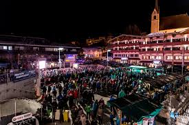 Egal wie der gesang oder sonst was ist, auf die massage kommt es an. 1 300 Fans Feierten Ihren Wilden Hund Kitzbuhel