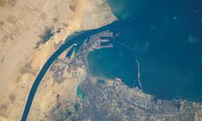 It is 101 miles long and 984 feet wide at its narrowest point, running between port said on the mediterranean sea. Suez Canal Egypt Beskrivelse Bilde Plassering Pa Kartet Hvordan Komme Dit Suez Kanalen Hvor Den Ligger Og Hva Som Er Kjent For