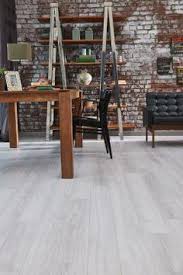 Merhaba.aranızda derzli parke kullanan arkadaşlar varsa cevaplarsa çok sevinirim.evimize derzli bir parke beğendim.ama sonradan çok kararsız. Laminat Parke Icin 56 Fikir Laminat Parke Parke Aydinlatmalar