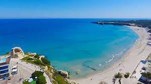 A torre dell'orso, per anni bandiera blu per le sue acque cristalline e la sua splendida spiaggia di sabbia fine si affittano tre unità abitative e una camera con bagno sul mare, in zona centralissima, circondate dal verde. Torre Dell Orso Affitti Case Vacanze Nel Salento