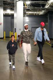 It consists of phoenix suns point guard chris paul, his wife jada paul, his two children chris and camryn paul, his parents charles and robin paul, and his older brother c.j. Chris Paul On Twitter Family Business