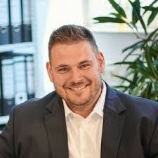 Annette Hetzel's Instagram, Twitter & Facebook