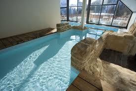 L Hotel Les Bergers A Pra Loup Vous Propose Un Espace Bien Etre Avec Piscine Interieure Chauffee Et Sauna Pour Vous Deten Loup France Pra Loup Voyage En France