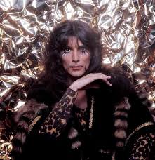 Si inserisce, come una 'parentesi' appunto, fra due tappe del percorso cantautorale di pier dragone: 30 Grande Renato Zero Ideas Rock Legends Pop Rocks Glam Rock Style