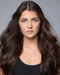 Maggie Moyer's Instagram, Twitter & Facebook