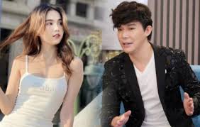 Khá khen cho nathan lee đã sắm sửa tấm váy thật đẹp để đấu với ngọc trinh 1 trận ra trò, nhưng món trang phục kia chưa ngay tối nay, xuất hiện tại 1 trong những trung tâm thương mại lớn bậc nhất sài thành, nathan lee thu hút hàng vạn sự chú ý khi livestream buổi đấu siêu xe với ngọc trinh. Mcjbomeje6 5fm
